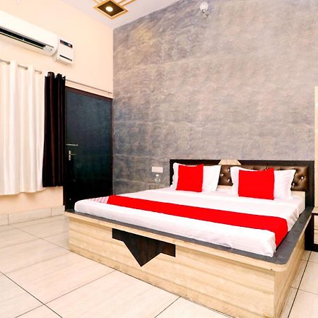 Hotel O Pushp Vatika ビワーニー エクステリア 写真