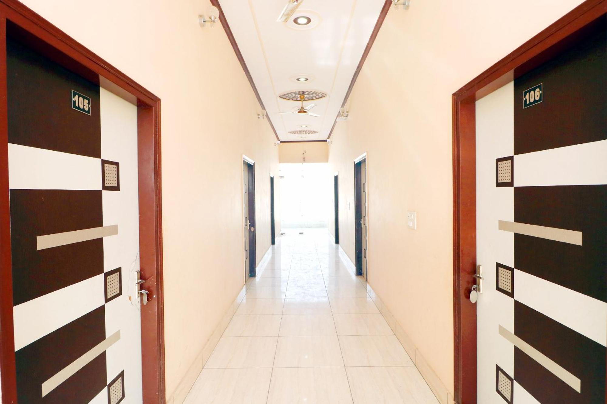Hotel O Pushp Vatika ビワーニー エクステリア 写真