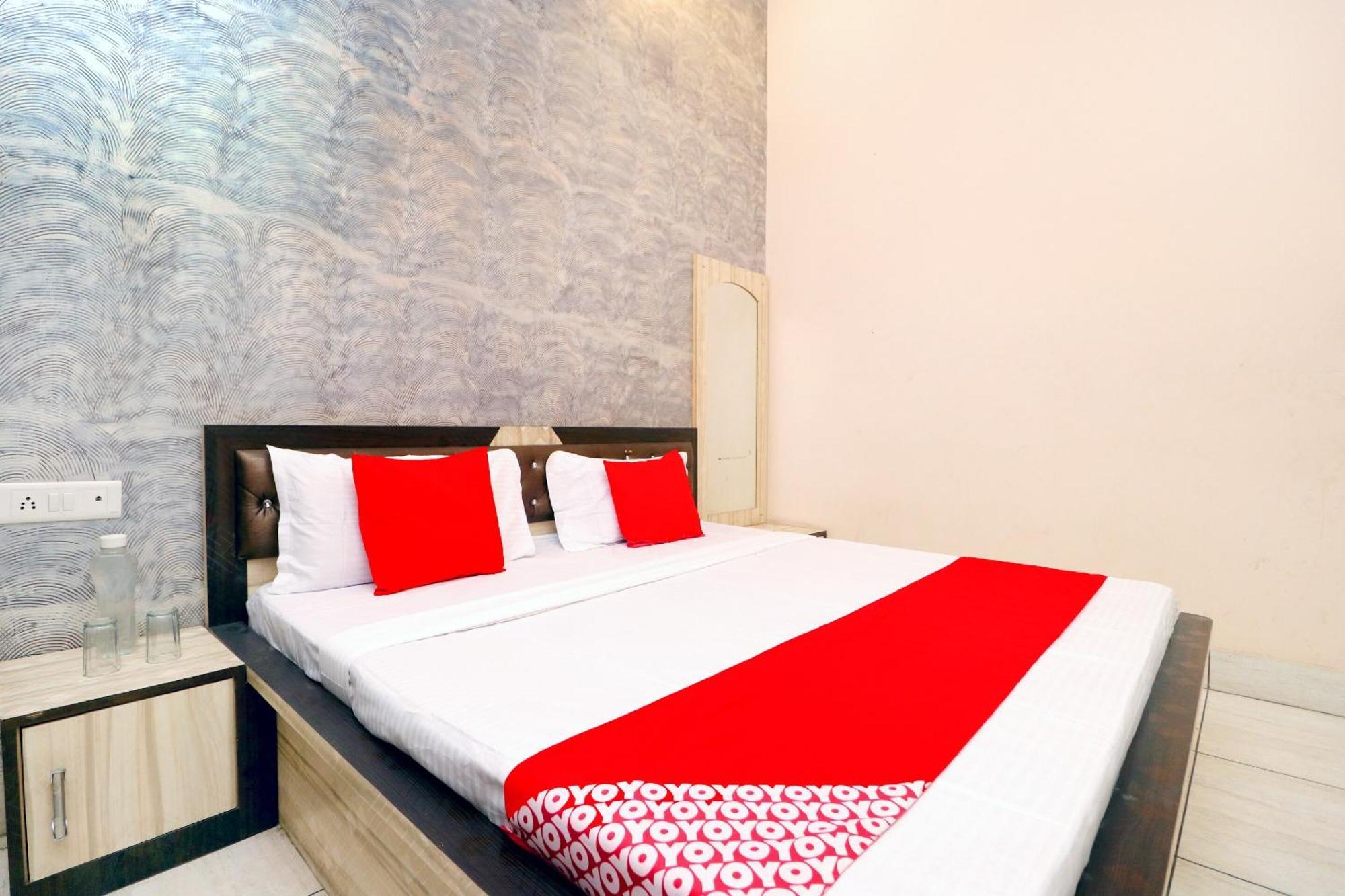 Hotel O Pushp Vatika ビワーニー エクステリア 写真