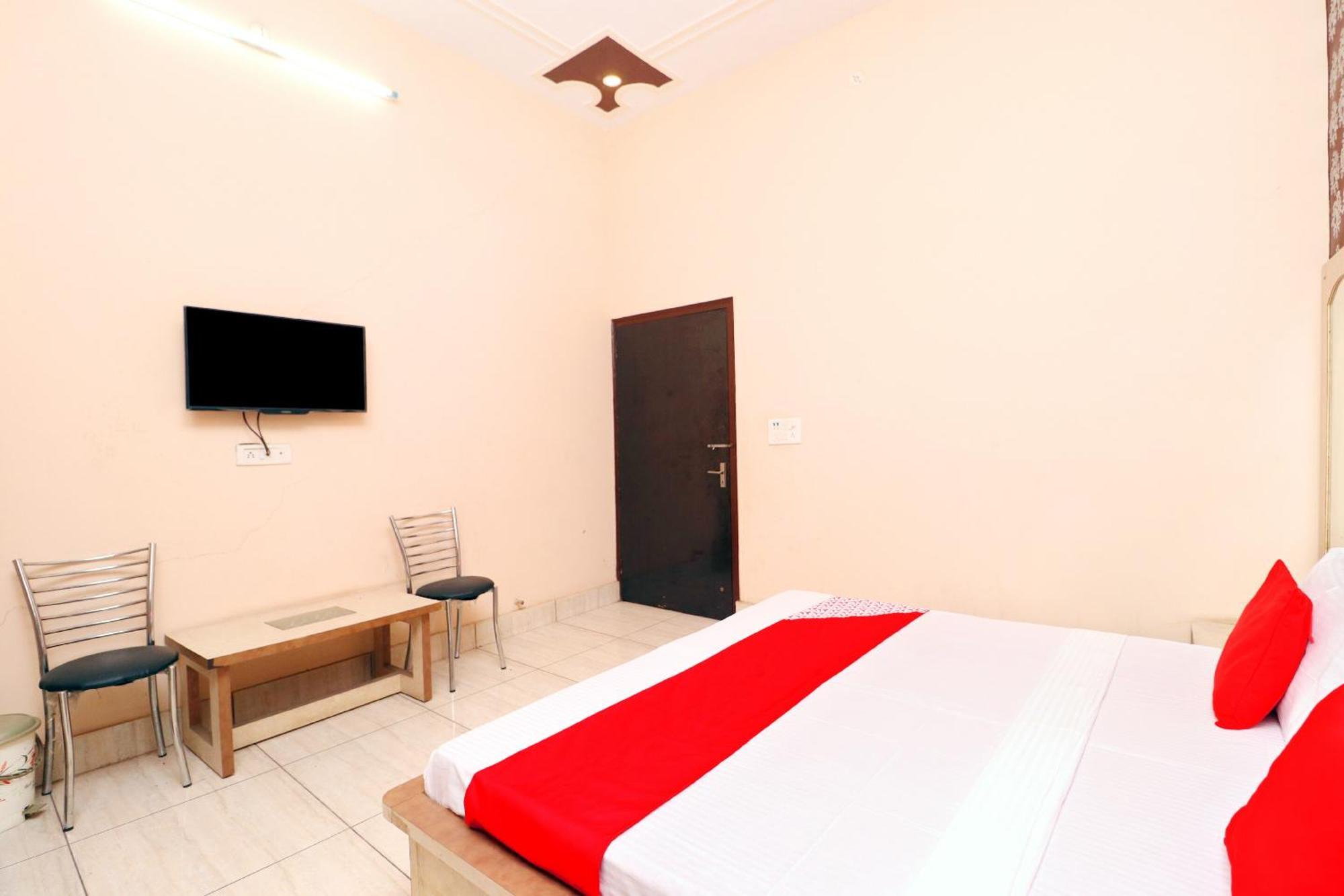 Hotel O Pushp Vatika ビワーニー エクステリア 写真