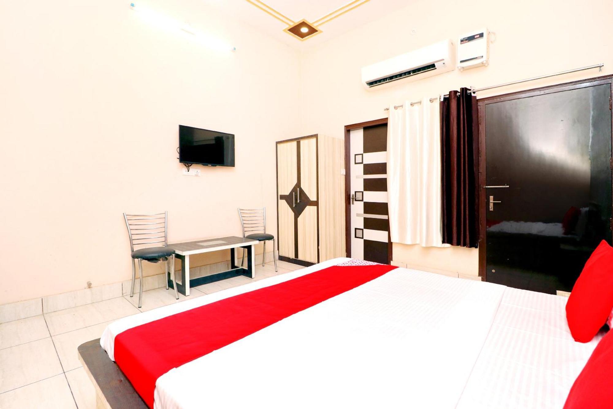 Hotel O Pushp Vatika ビワーニー エクステリア 写真