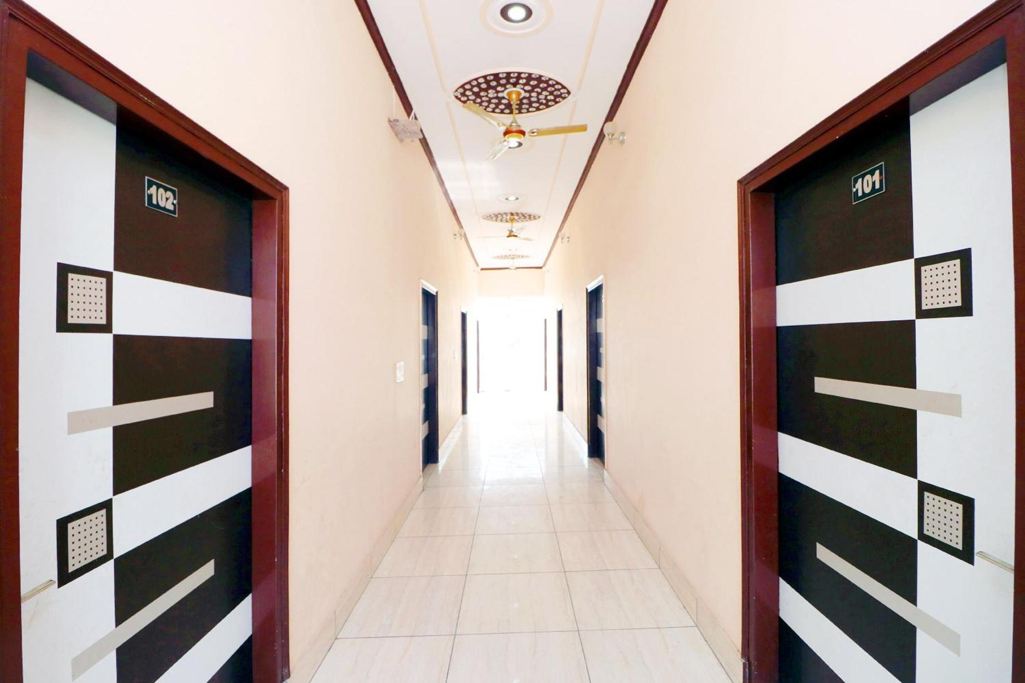 Hotel O Pushp Vatika ビワーニー エクステリア 写真