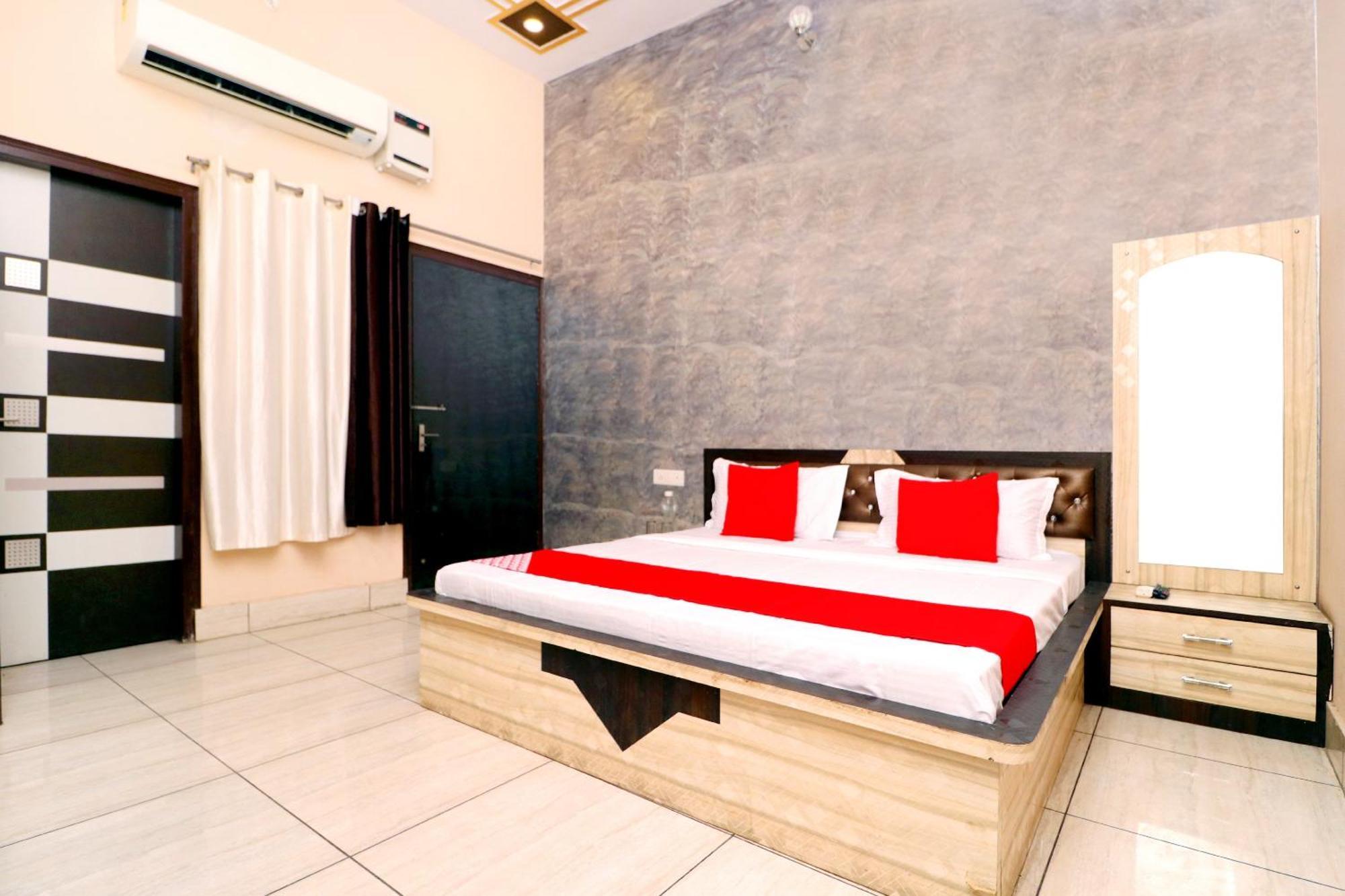 Hotel O Pushp Vatika ビワーニー エクステリア 写真